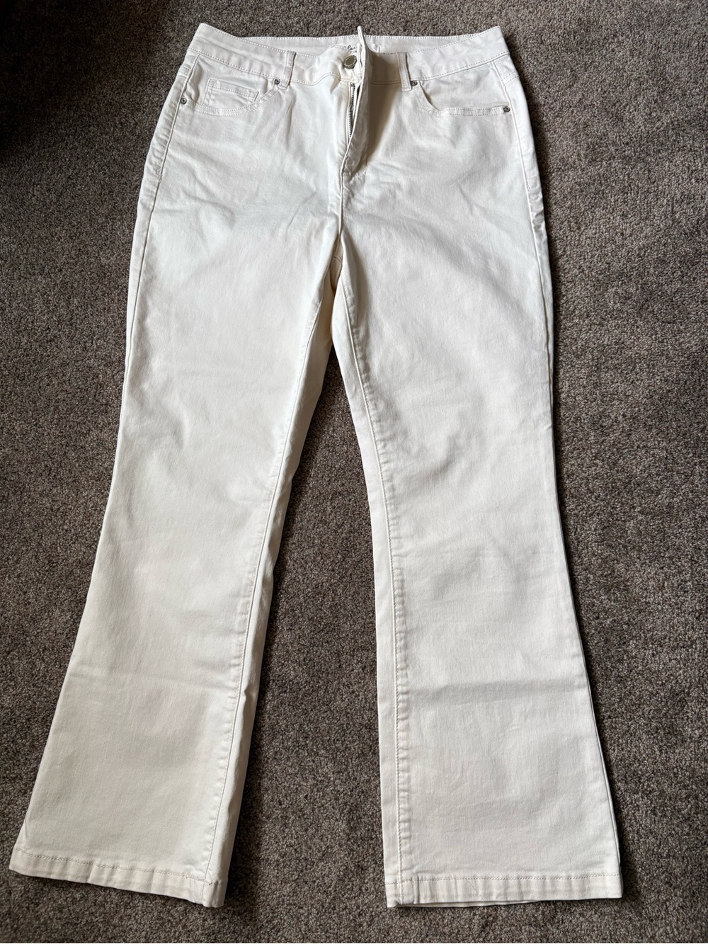 CHARLIE B Cream Color Flare Jeans